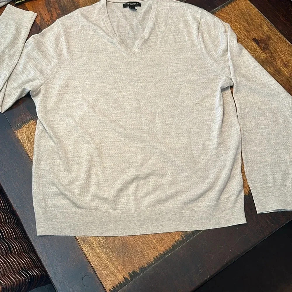 Banana Republic merino wool lightweight sweater. Size XL. EUC
